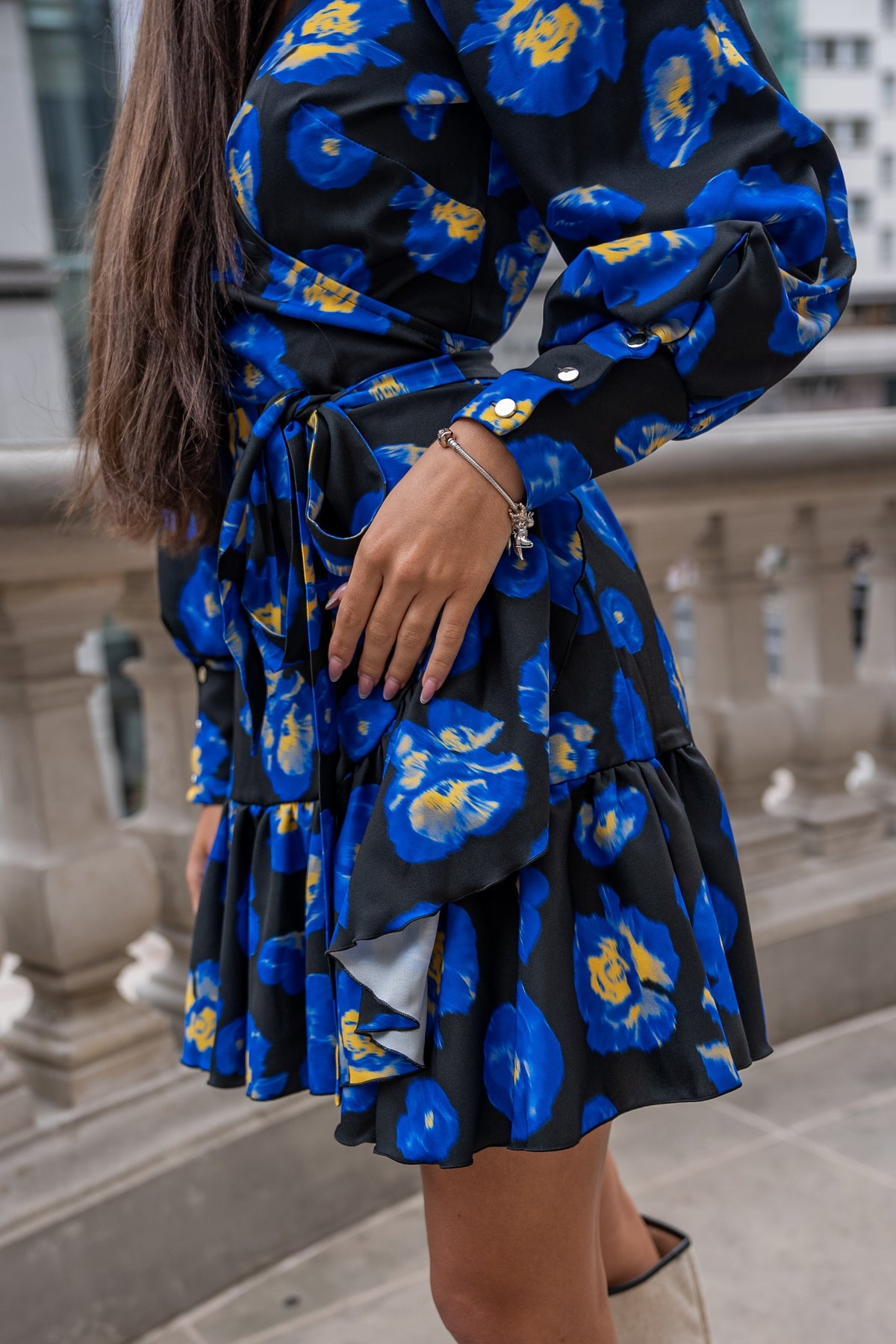 Sukienka ANNA krótka – blue flowers – zdjęcie 4